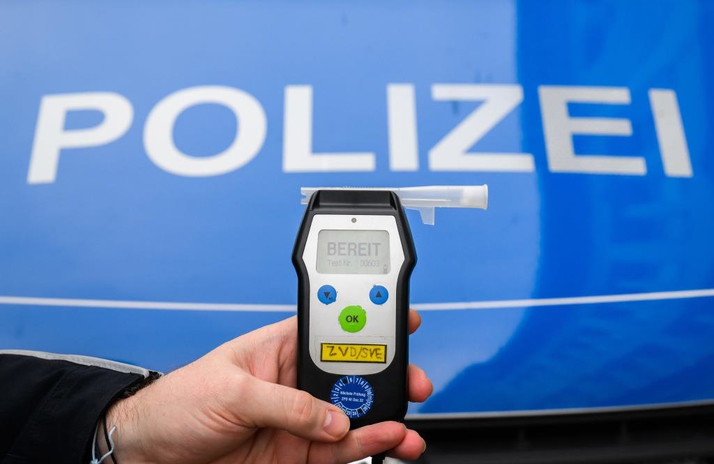 Mit-2-8-Promille-an-der-Edeka-Kasse-und-anschlie-end-im-Auto