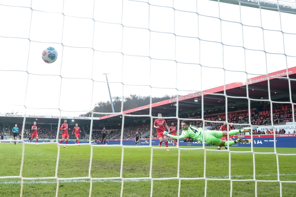 Heidenheim-verliert-im-Keller-den-Anschluss-0-2-gegen-HSV