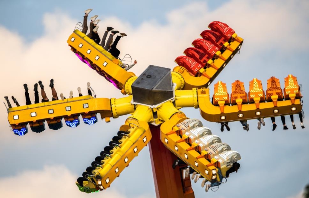 18-year-old ignores safety rules and is thrown from a ride