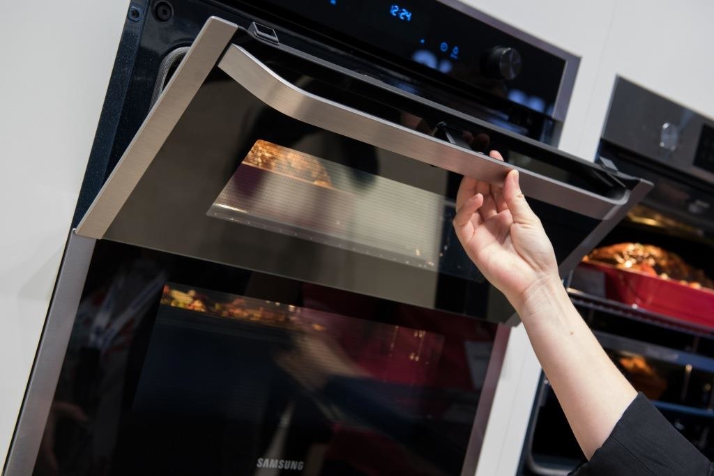 Feuerwehreinsatz-in-Ingolstadt-Mann-vergisst-Essen-im-Backofen-und-schl-ft-ein