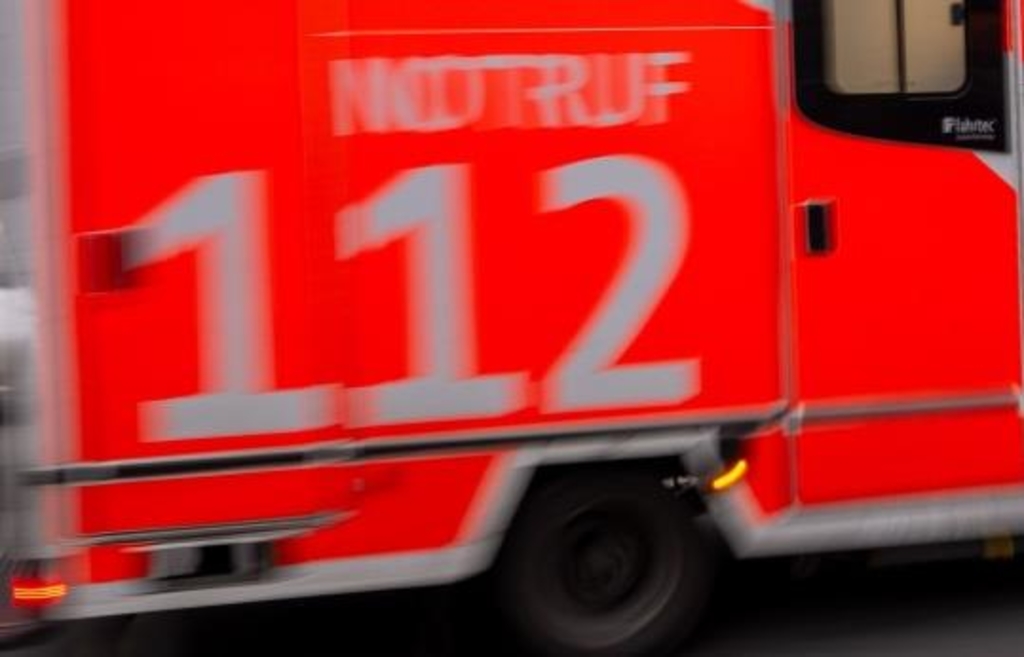 Vollbremsung-verhindert-Kollision-mit-Auto-Bub-11-st-rzt-dennoch-und-bricht-sich-den-Arm