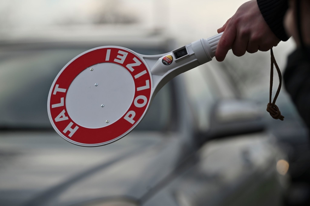 Polizei-findet-mehr-als-zehn-Kilo-Haschisch-auf-der-A8