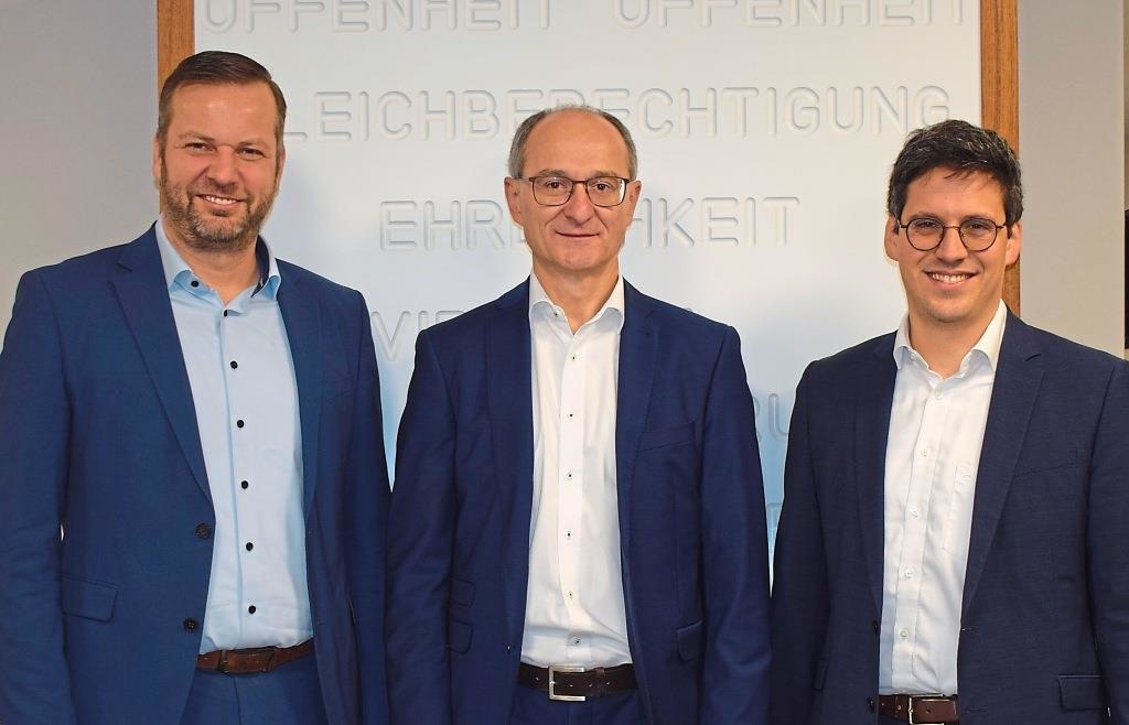 Raiffeisenbank-Aresing-Gerolsbach-mit-vor-bergehender-Dreierspitze