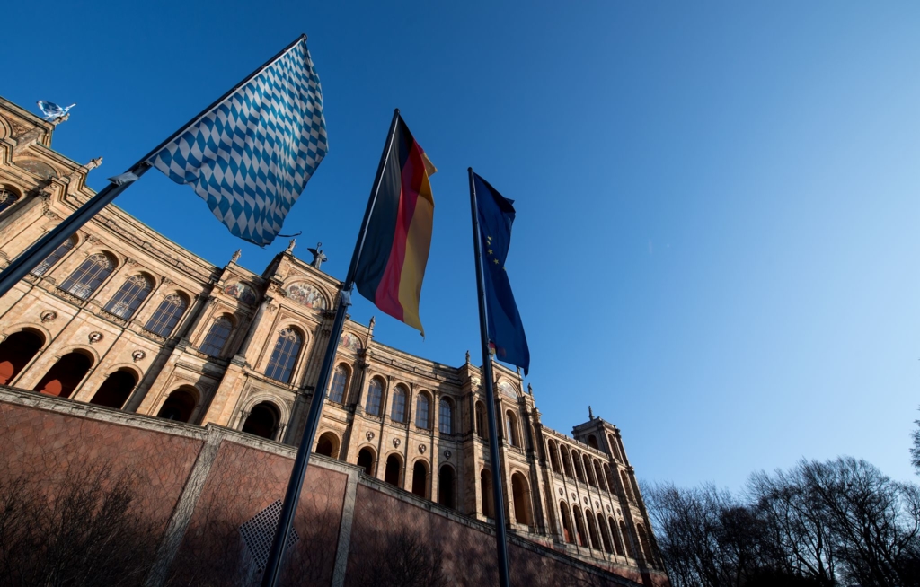 -Free-Antifa-an-Bayerischen-Landtag-gespr-ht