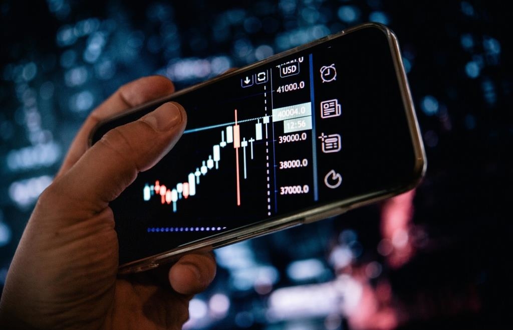 Betr-ger-nehmen-Nutzer-von-Trade-Republic-ins-Visier-Bereits-hohe-Verluste-in-Bayern