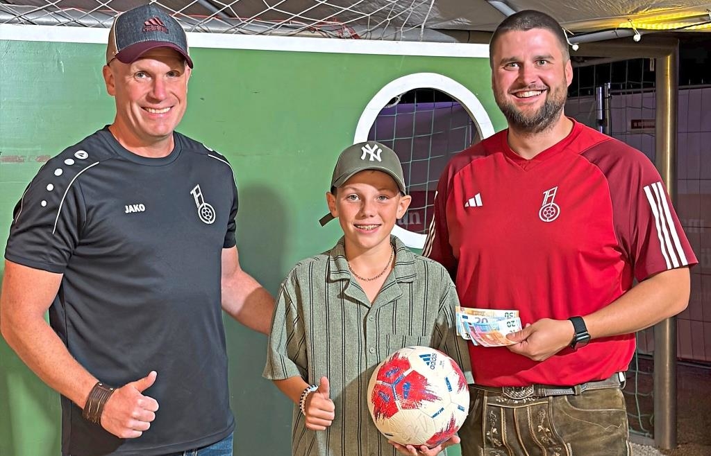 Volltreffer an der Volksfest-Torwand: Jugendlichem gelingt Unglaubliches ...