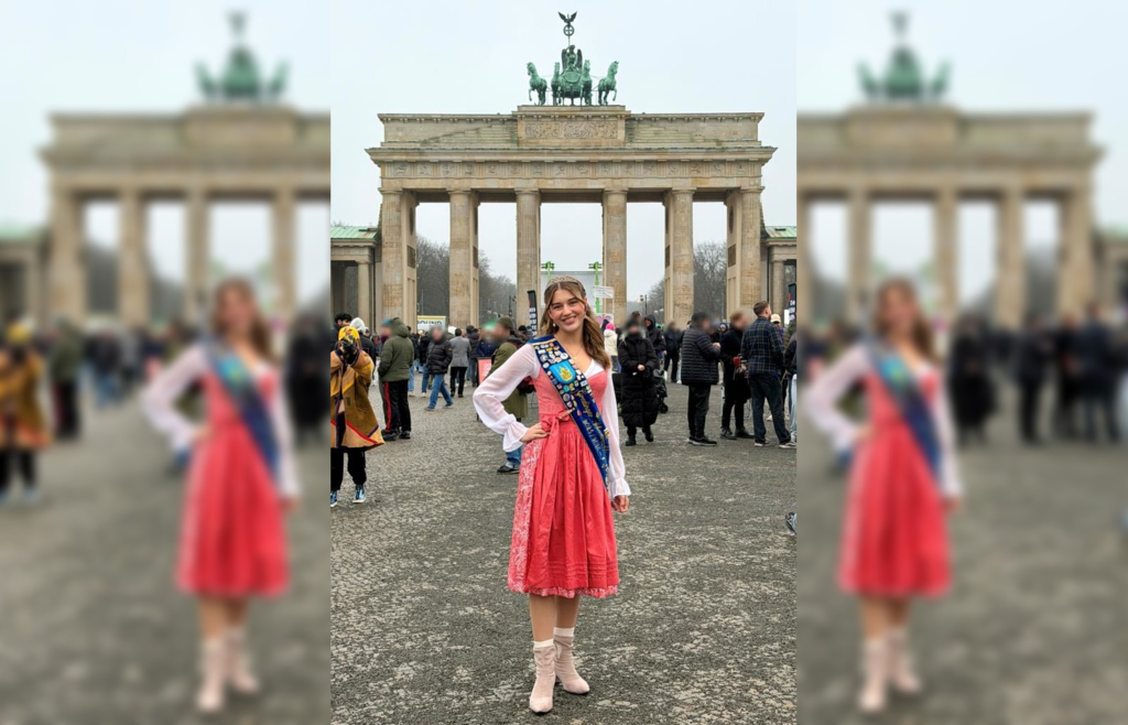 In a dirndl at the Brandenburg Gate: Schwarzach Queen Susanna Schlupf on a ...