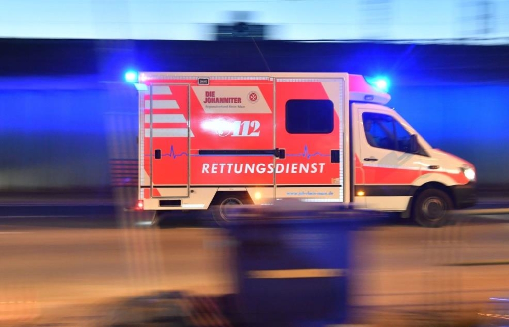 Schwerer Motorradunfall in Gablingen: 17-Jähriger prallt gegen Baum
