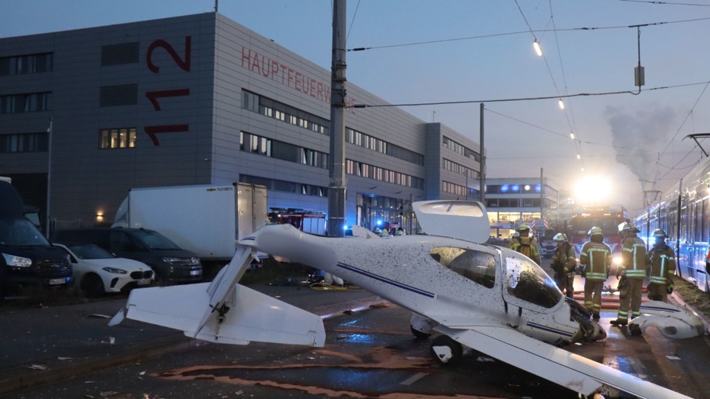 Flugzeug-in-Mannheim-notgelandet-ein-Schwerverletzter