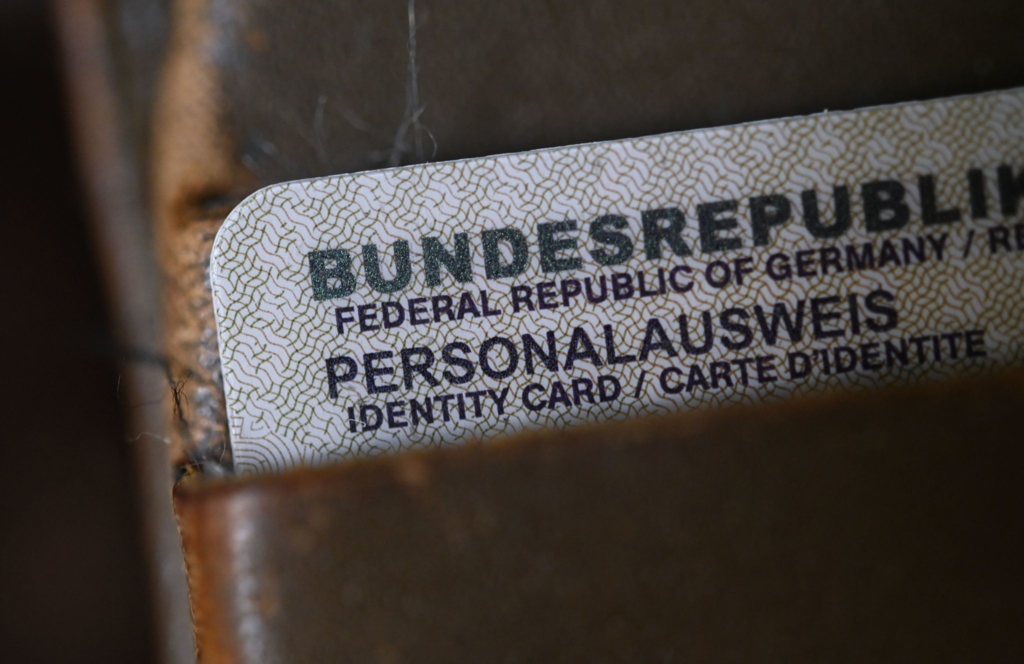 Mann-verliert-Jacke-und-Ausweis-bei-Flucht-vor-der-Polizei