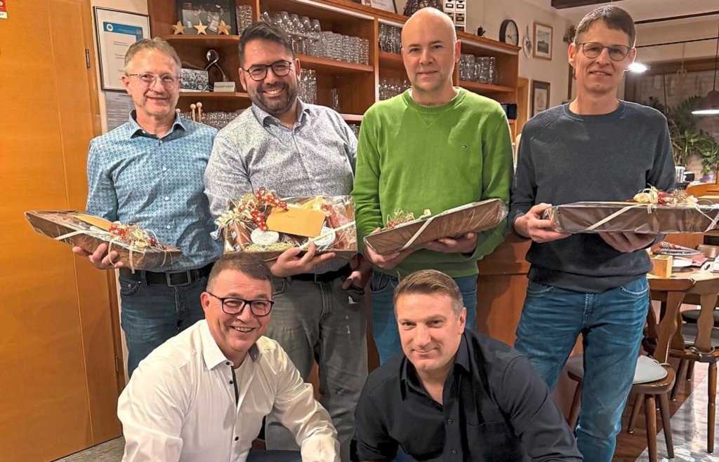 Firma-Trendt-ren-Dank-an-langj-hrige-Mitarbeiter