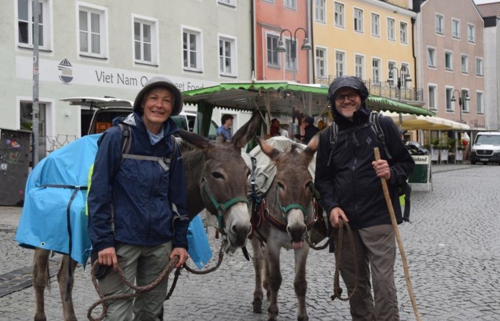 Animal adventure: Couple hikes with their donkeys on the Altmühl Valley ...