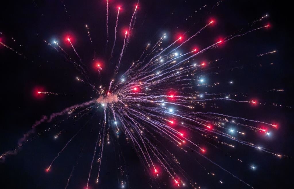 Folk festivals in Neumarkt and Straubing are planning fireworks on Monday ...