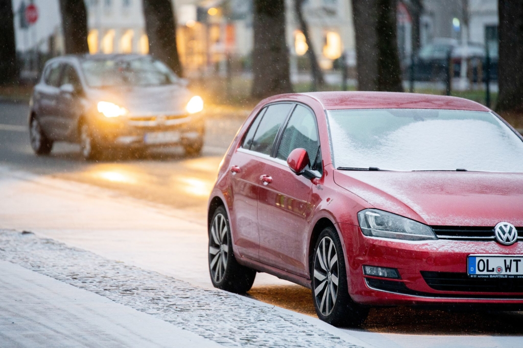 Schnee-und-Eis-Gro-e-Probleme-im-Berufsverkehr-erwartet