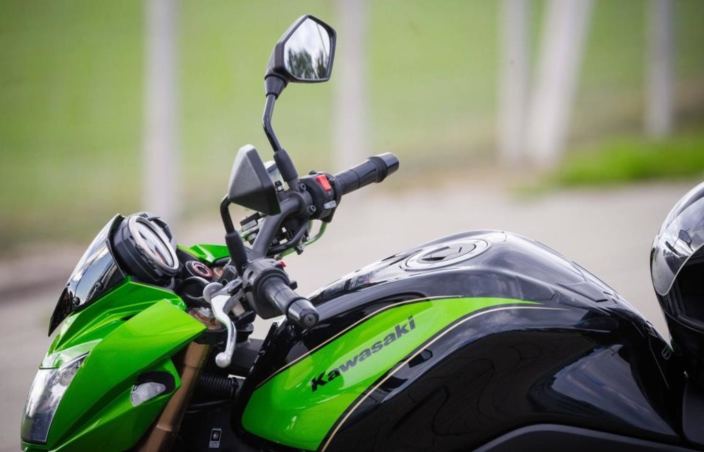 Overtaking despite oncoming traffic: Motorcyclist seriously injured in ...
