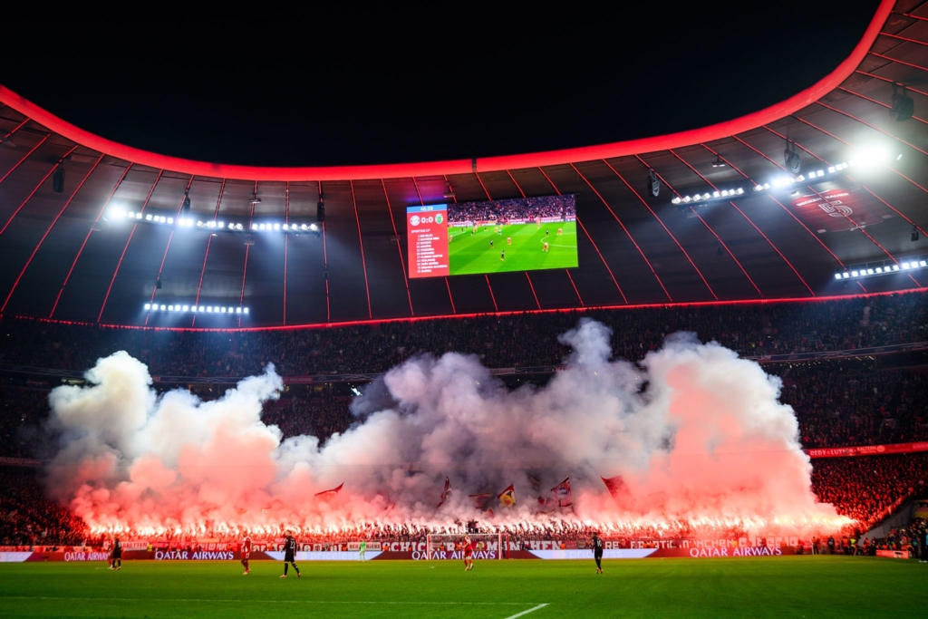 Bayern-Chef-rechnet-mit-Fan-Ausschluss-nach-Pyro-Einsatz