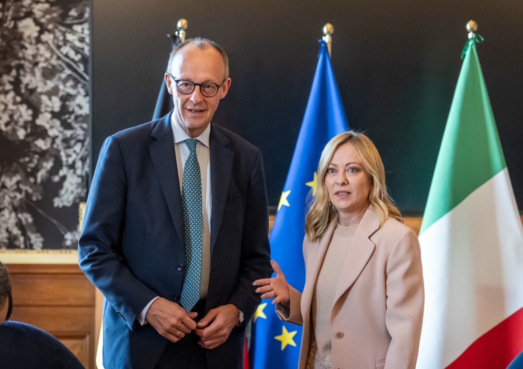 Merz-mit-zehn-Ministern-bei-Meloni