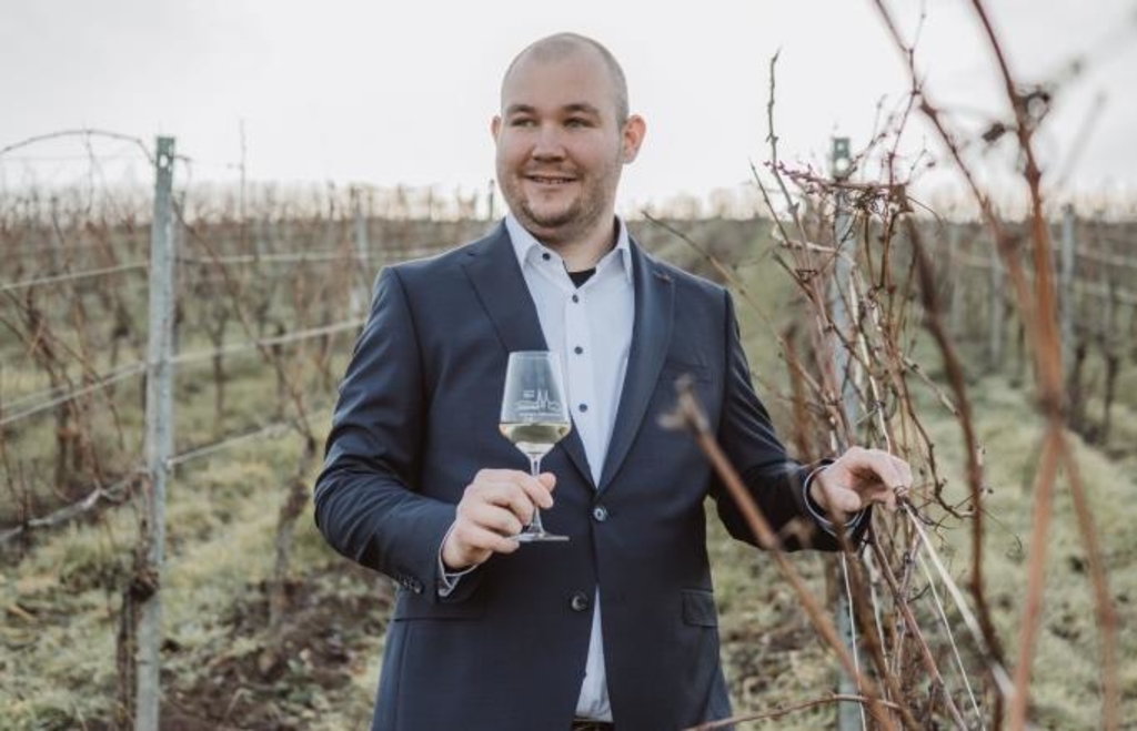 Dieser-Mann-will-die-Krone-der-fr-nkischen-Weink-nigin-haben