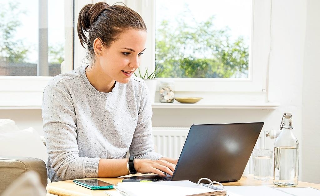 Finanzbildung-f-r-junge-Menschen-Zum-Sparen-eignet-sich-anfangs-ein-Tagesgeldkonto