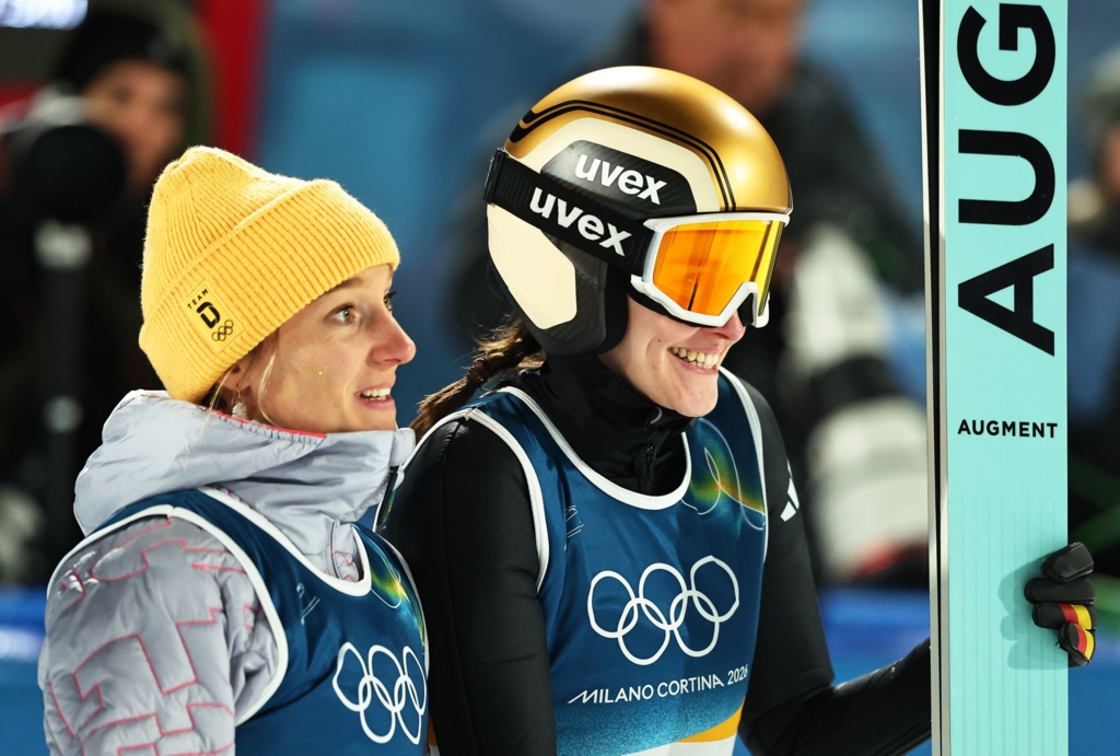 Skispringerinnen-verpassen-Medaille-Stroem-holt-Gold