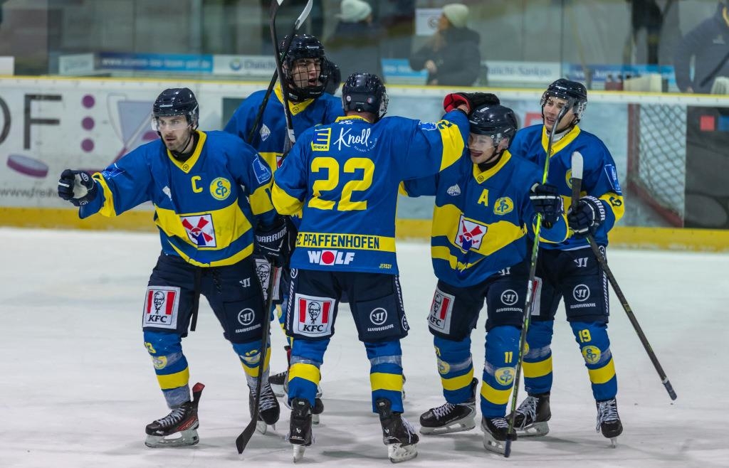 ECP-gewinnt-am-Freitag-berraschend-gegen-Miesbach-und-geht-am-Sonntag-mit-2-11-unter