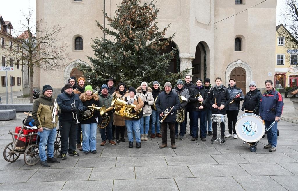 Die-Original-Altm-hltaler-Blaskapelle-Beilngries-spielt-wieder-das-neue-Jahre-an