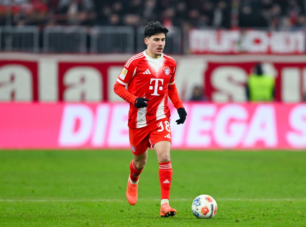 K-ln-holt-Mittelfeldspieler-vom-FC-Bayern-M-nchen