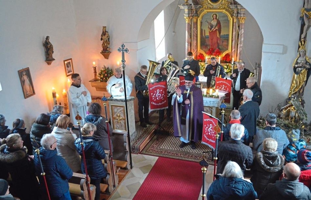 Gerne, hier ist ein ausführlicher Artikel über die "Weihnachtsandacht Frieden" im Umfang von etwa 1200 Wörtern.