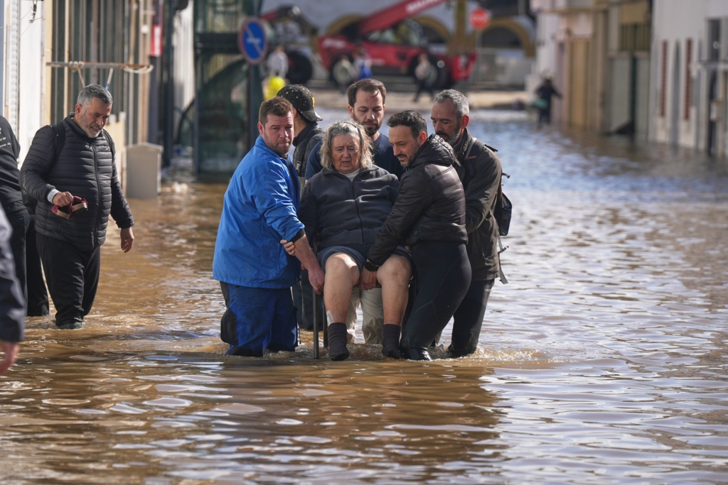 Hochwasser-in-Portugal-Spanien-und-Marokko