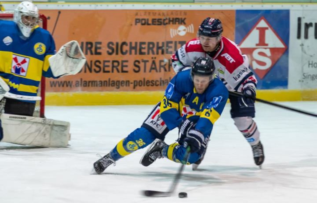 EC-Pfaffenhofen-l-dt-ESC-Kempten-bei-der-1-7-Heim-Klatsche-zum-Toreschie-en-ein