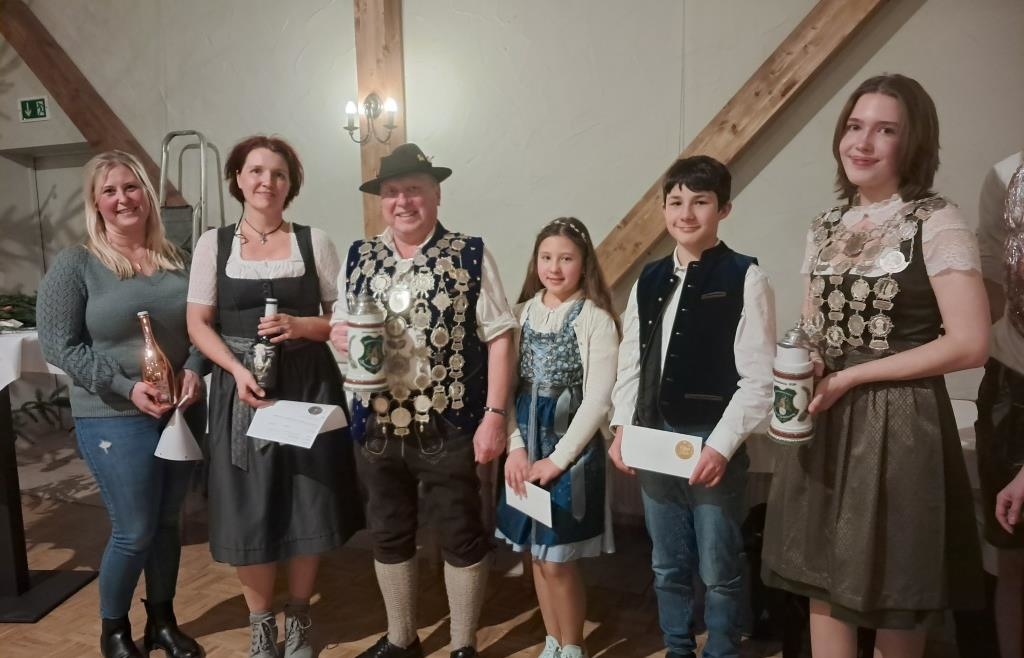 Sch-tzenverein-Bavaria-aus-Weichering-feiert-Weihnachten-mit-Ehrungen-und-Preisen