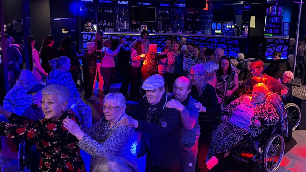 Vom-Altersheim-auf-den-Dancefloor