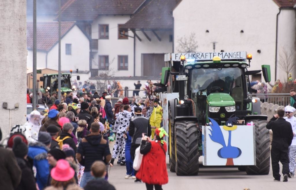 Mühlheim feiert den Fasching mit einem kurzweiligen Umzug Party am