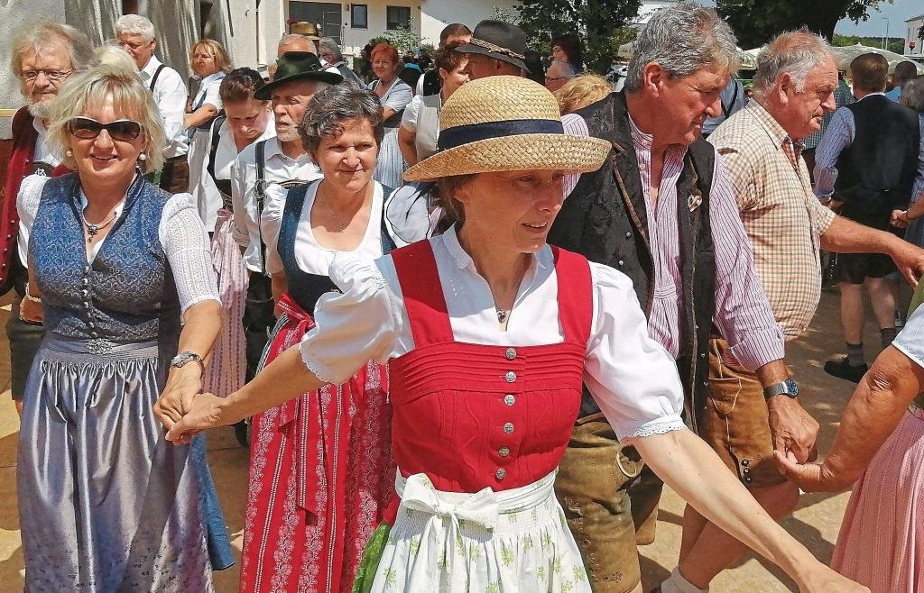 Kreuzpolka, Kinderkarussell und Rahmfleckerl: Volkstanznachmittag in ...