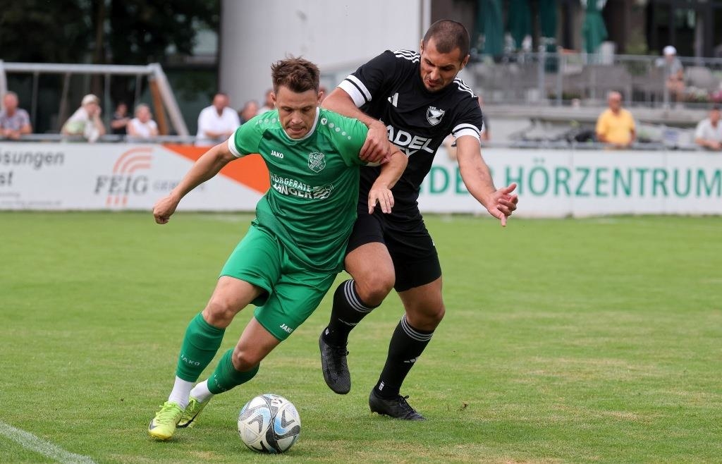 Regionale-Bezirksligisten-starten-in-die-Vorbereitung-Hei-e-Derbys-warten-gleich-zum-Auftakt