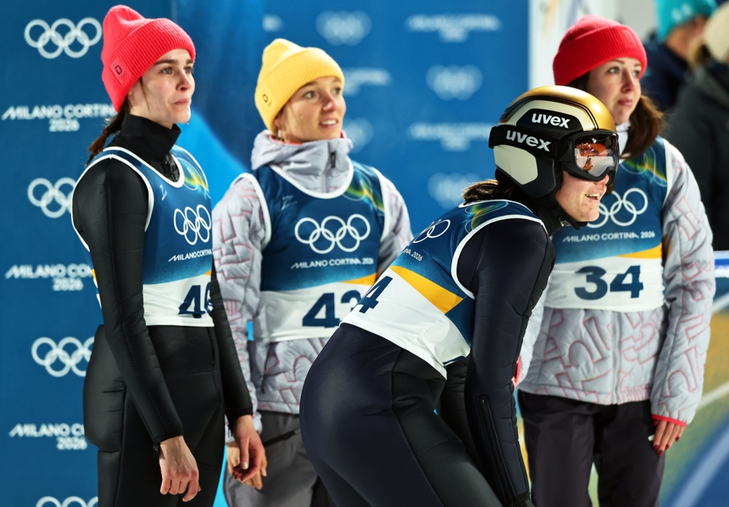 Keine-Medaille-f-r-deutsche-Springerinnen-Stroem-holt-Gold