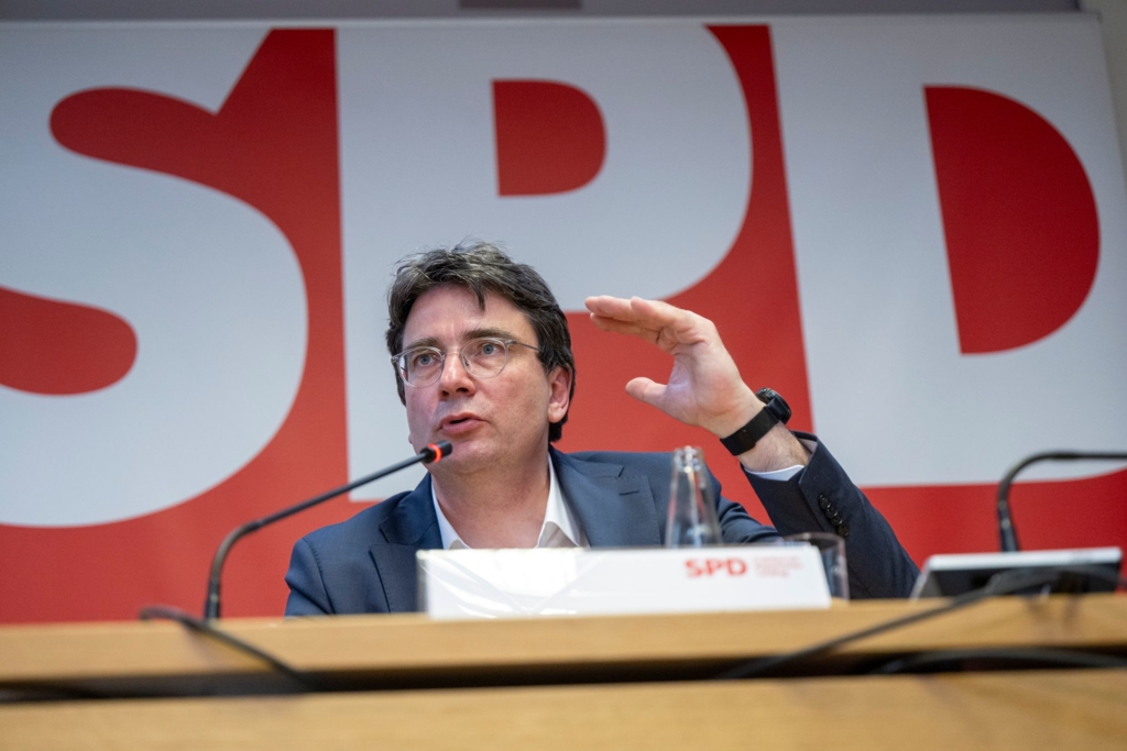 Gericht-r-gt-Regierungs-Ausk-nfte-w-hrend-der-Corona-Krise