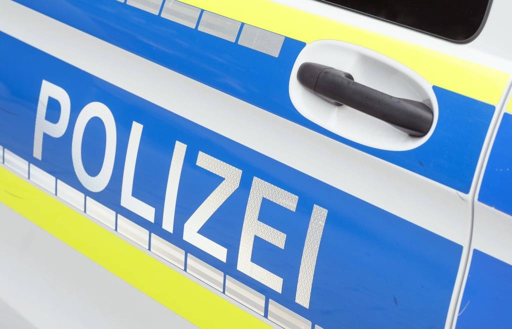 Unbekannter-bel-stigt-junge-Frau-an-Bushaltestelle-in-Ingolstadt