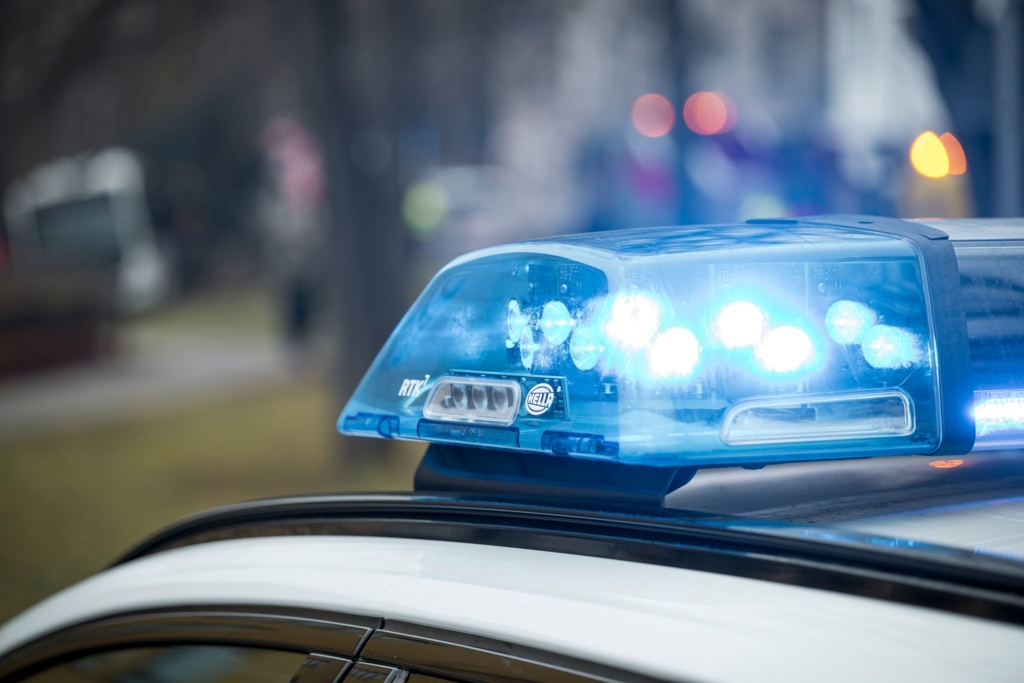 Lastwagen-samt-Anh-nger-mit-Kupfer-und-Container-gestohlen