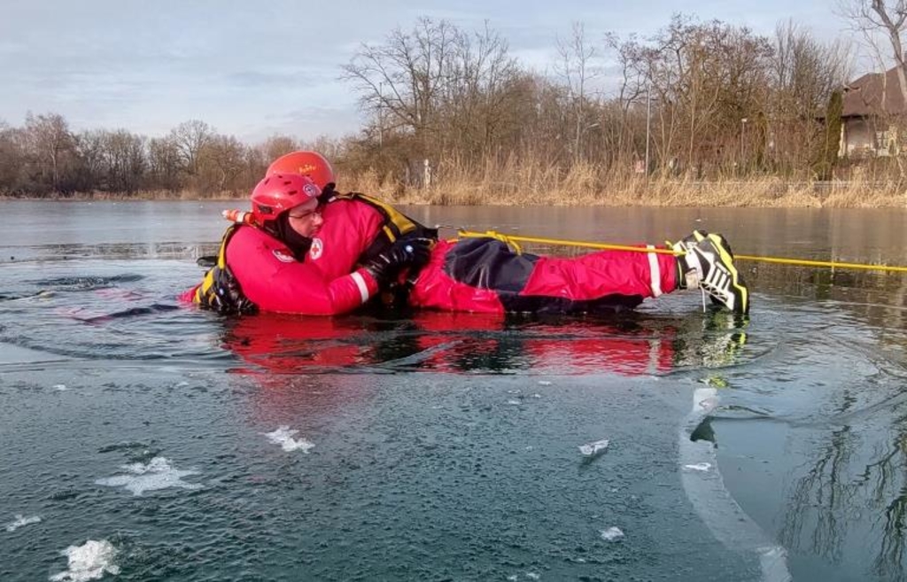 Kreiswasserwacht-Ingolstadt-absolvierten-118-Eins-tze-Neue-Wachstation-am-Auwaldsee