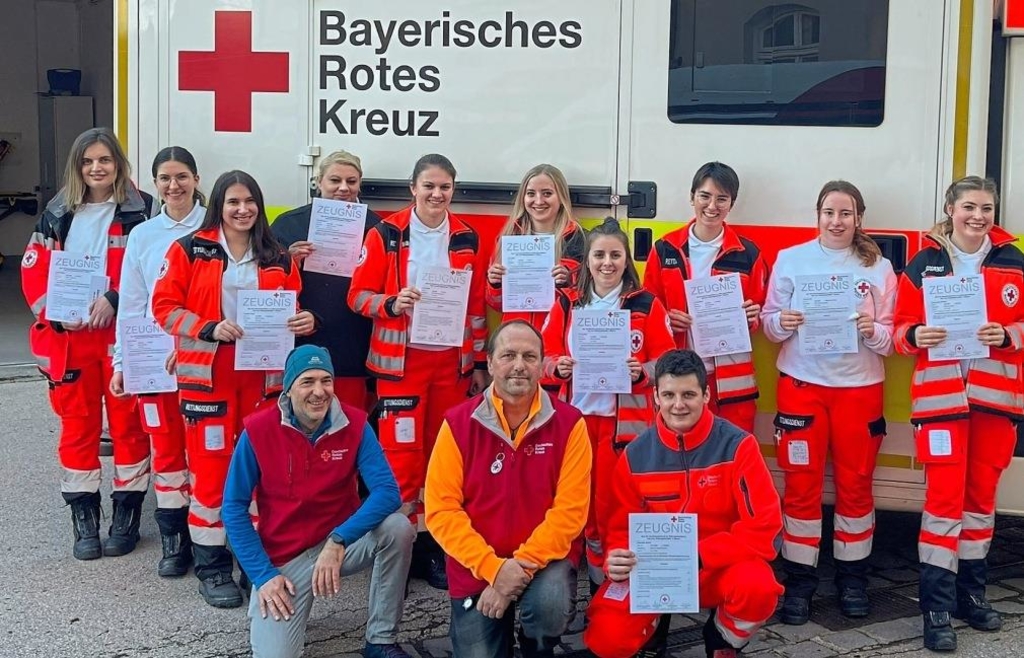 Neue Rettungssanitäter 520 Stunden Ausbildung