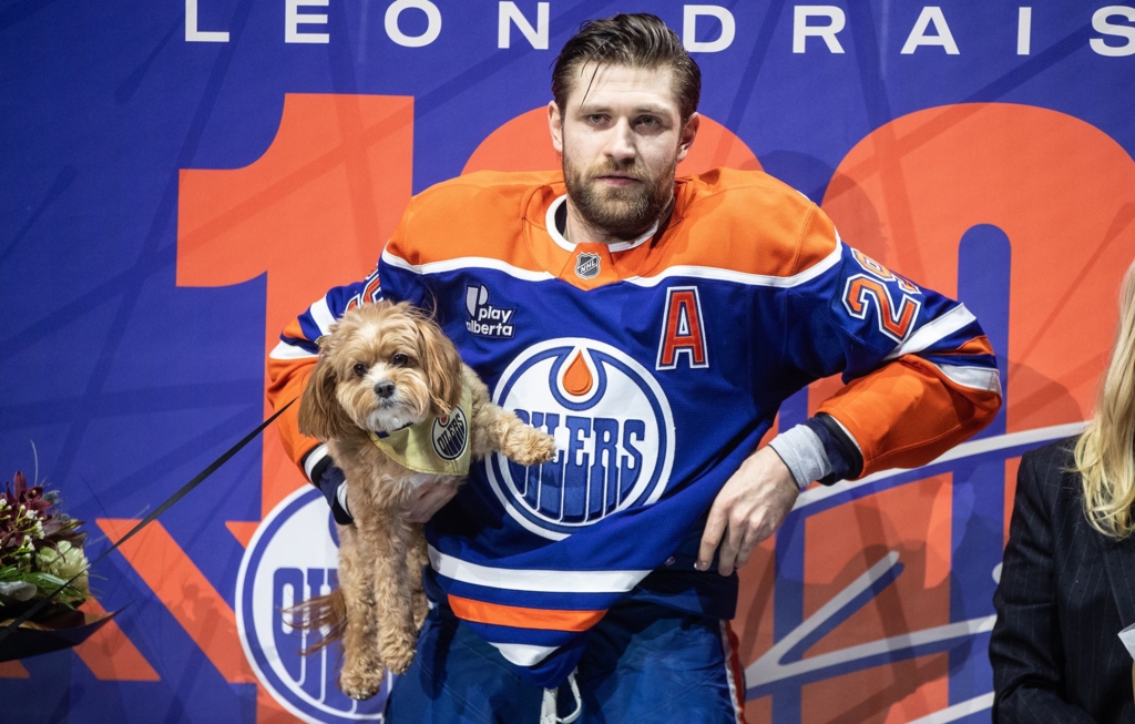 Mit-Hund-und-Familie-Oilers-ehren-Draisaitl-f-r-1000-Punkte