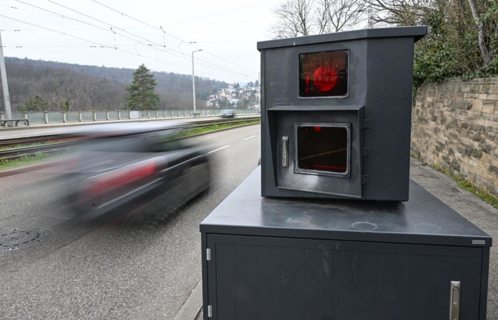 Nach-t-dlichem-Unfall-in-Stammham-Polizei-stoppt-Autofahrer-mit-180-Sachen