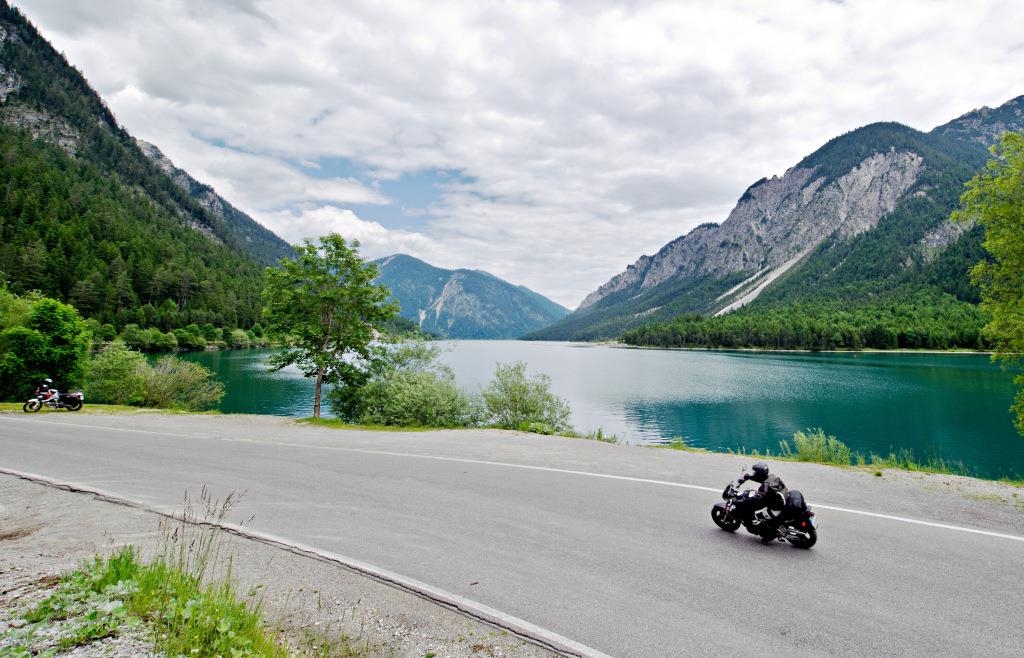 Motorcycle plunges 60 meters: Upper Bavarian causes wild accident in Tyrol ...