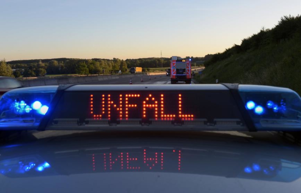 Fahrerflucht-nach-Unfall-auf-der-A9-bei-Manching-Polizei-sucht-Zeugen