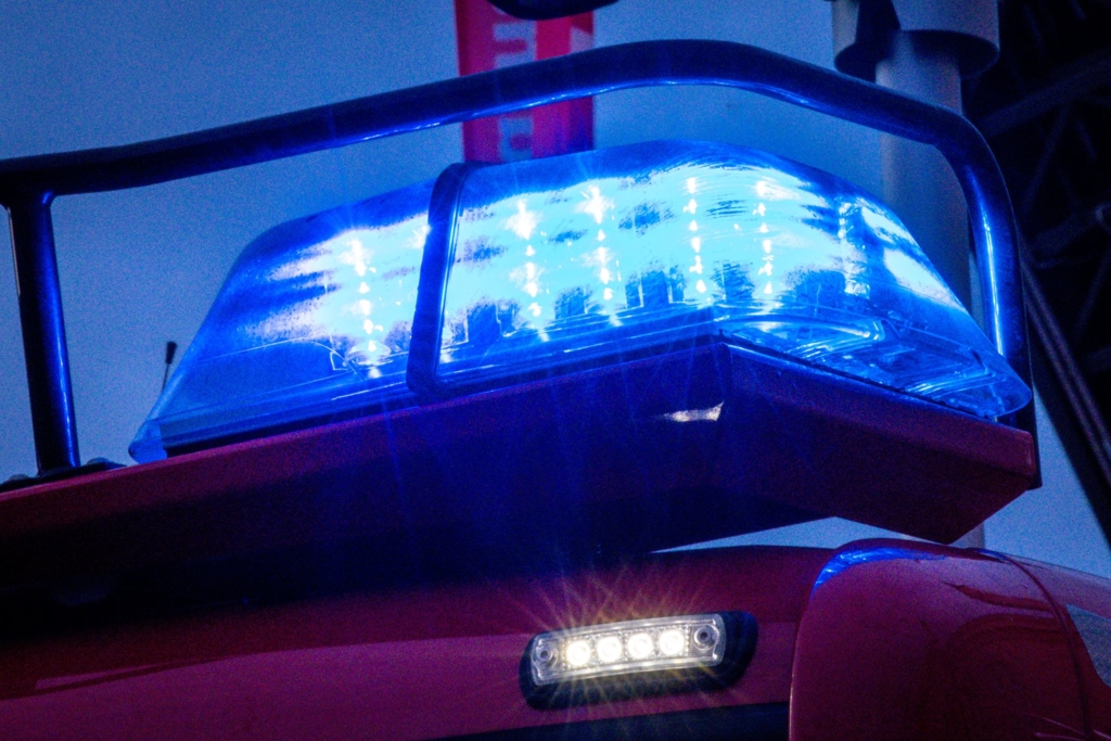 Feuer-in-Holzlager-400-000-Euro-Schaden