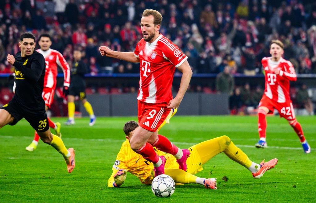 Zehn-Bayern-feiern-trotz-Kane-Fehlschuss-vom-Punkt-einen-Pflichtsieg-vor-leerer-S-dkurve