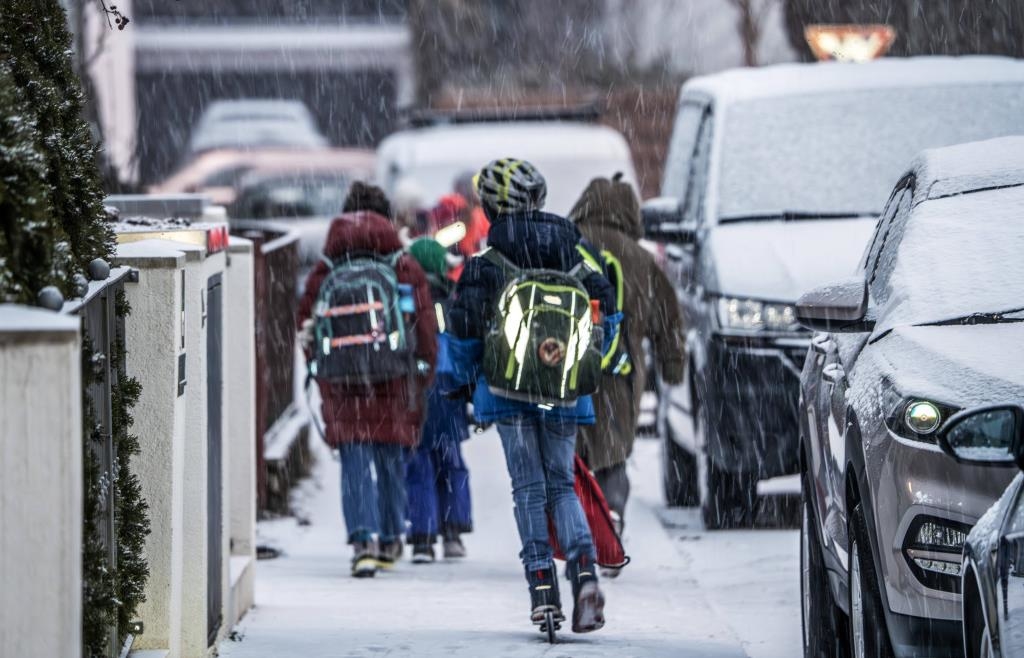 Schnee-Eis-und-Gl-tte-in-Bayern-Wann-Sch-ler-im-Freistaat-schulfrei-bekommen