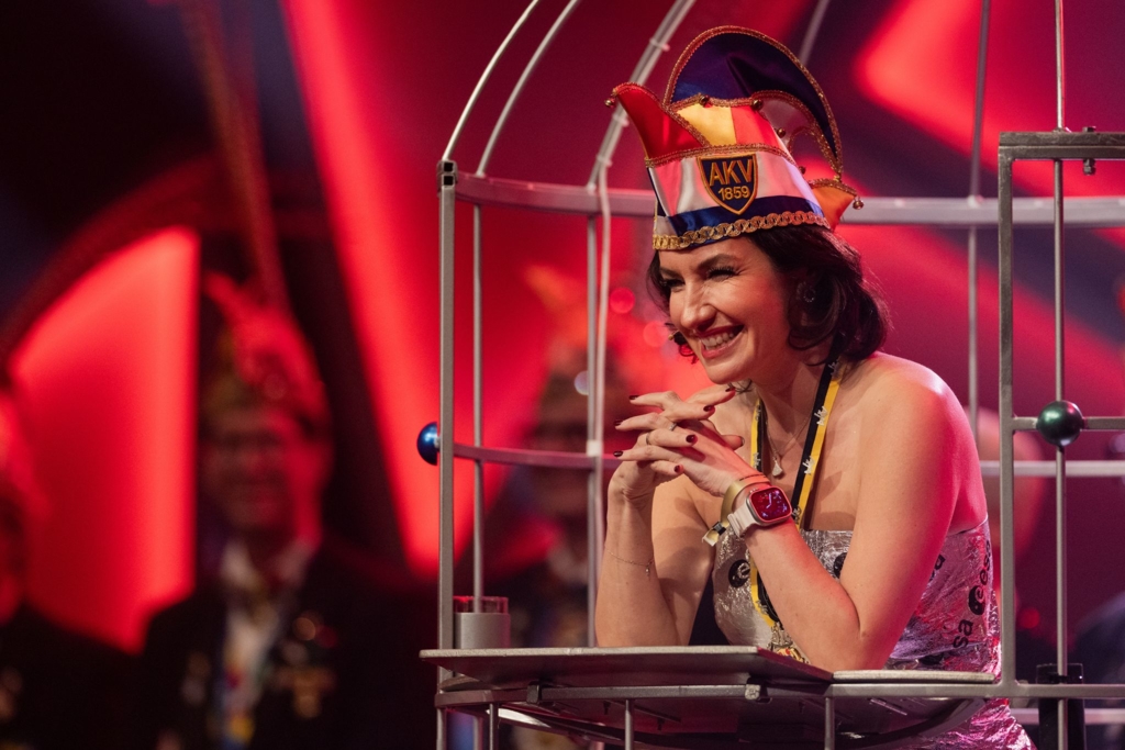 Mission-Karneval-Raumfahrtministerin-B-r-mit-Orden-geehrt