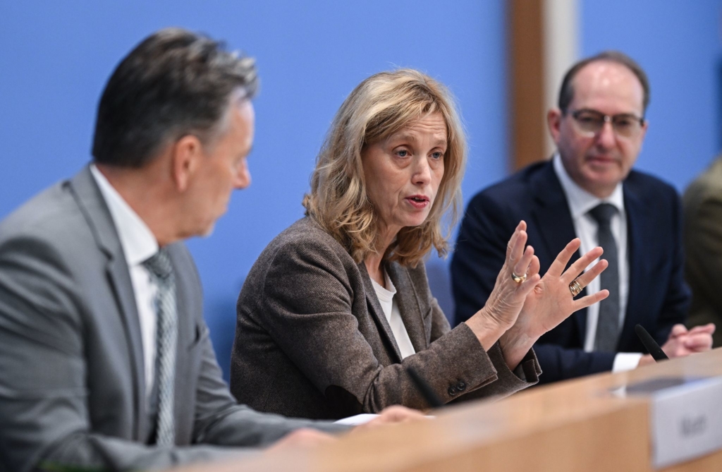 Dobrindt-und-Prien-stellen-Studie-zu-Gewalt-vor